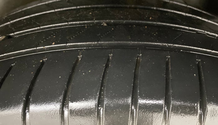 2022 Volkswagen TAIGUN TOPLINE 1.0 TSI MT, Petrol, Manual, 1,36,897 km, Left Rear Tyre Tread