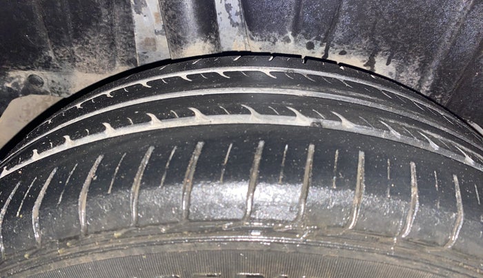 2020 Maruti Ertiga ZXI+ SHVS, Petrol, Manual, 74,793 km, Right Rear Tyre Tread