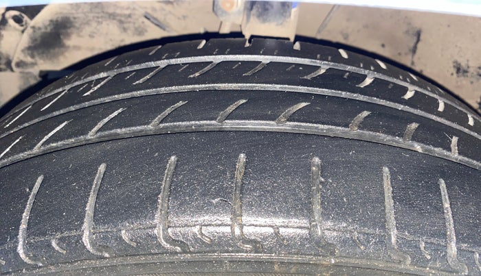 2020 Maruti Ertiga ZXI+ SHVS, Petrol, Manual, 74,793 km, Left Front Tyre Tread
