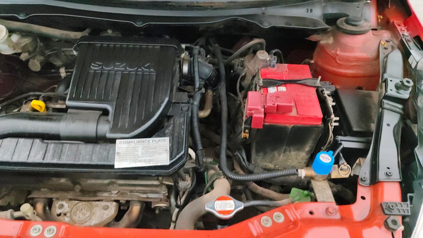 2014 Maruti Swift VXI, CNG, Manual, 41,166 km, Engine View - Left