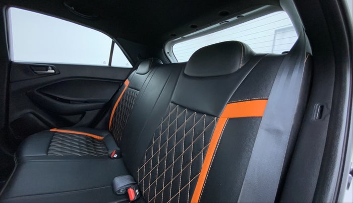 2017 Hyundai i20 Active 1.2 S, Petrol, Manual, 38,232 km, Right Side Rear Door Cabin