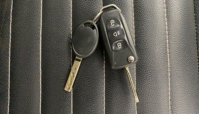 2019 Tata NEXON XM PETROL, Petrol, Manual, 59,736 km, Key Close Up