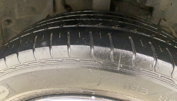 2019 Tata NEXON XM PETROL, Petrol, Manual, 59,736 km, Right Front Tyre Tread