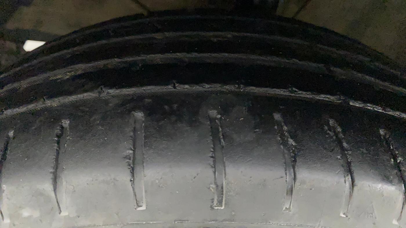 2016 Maruti Baleno ALPHA PETROL 1.2, Petrol, Manual, 81,411 km, Left Front Tyre Tread