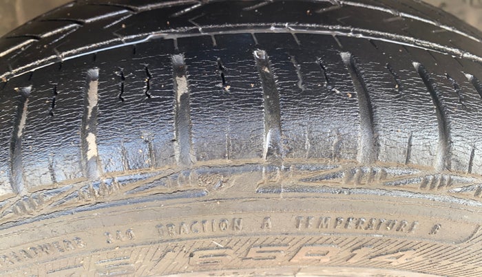 2016 Honda Amaze 1.2L I-VTEC VX, Petrol, Manual, 23,030 km, Right Front Tyre Tread