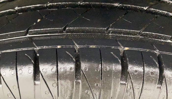 2013 Toyota Etios Liva G, Petrol, Manual, 76,853 km, Left Rear Tyre Tread