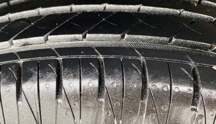 2013 Toyota Etios Liva G, Petrol, Manual, 76,853 km, Right Rear Tyre Tread