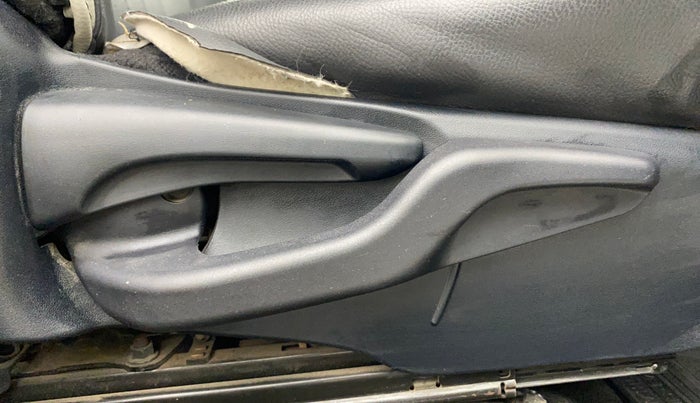 2013 Toyota Etios Liva G, Petrol, Manual, 76,853 km, Driver Side Adjustment Panel