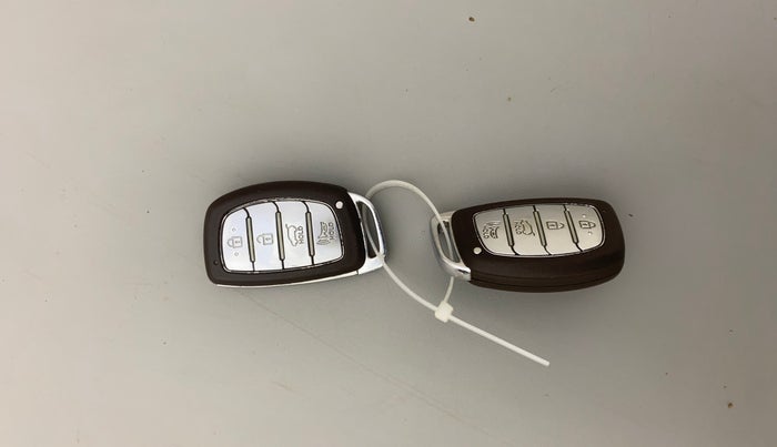 2021 Hyundai NEW I20 ASTA (O) 1.2 MT, Petrol, Manual, 34,945 km, Key Close Up