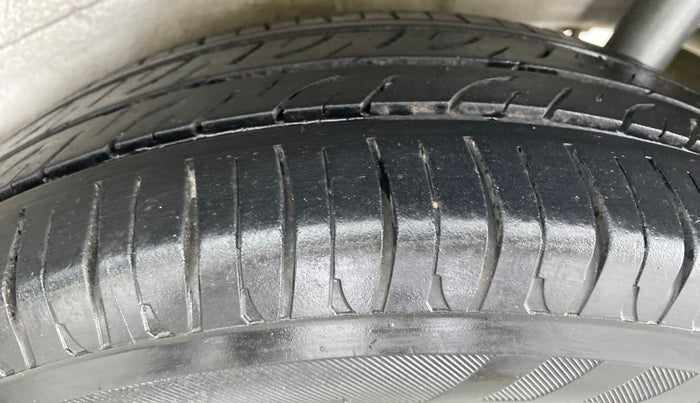 2017 Maruti Wagon R 1.0 VXI, Petrol, Manual, Left Rear Tyre Tread