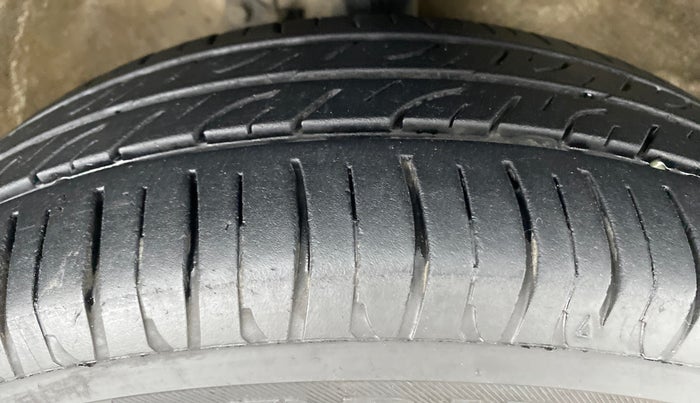 2017 Maruti Wagon R 1.0 VXI, Petrol, Manual, Right Front Tyre Tread