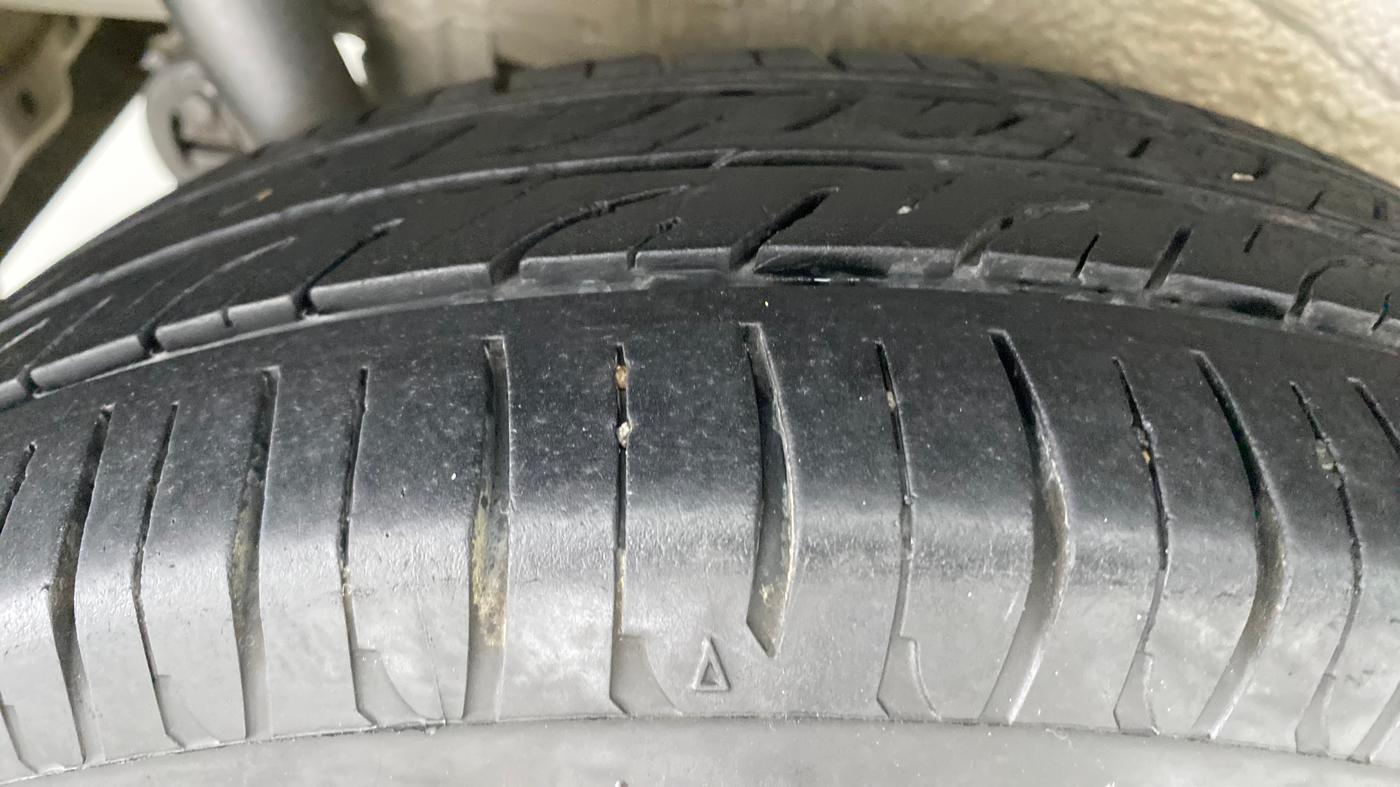 2017 Maruti Wagon R 1.0 VXI, Petrol, Manual, Right Rear Tyre Tread