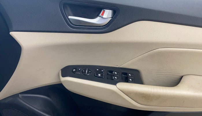 2019 Hyundai Verna 1.6 SX (O) CRDI MT, Diesel, Manual, 68,732 km, Driver Side Door Panels Control