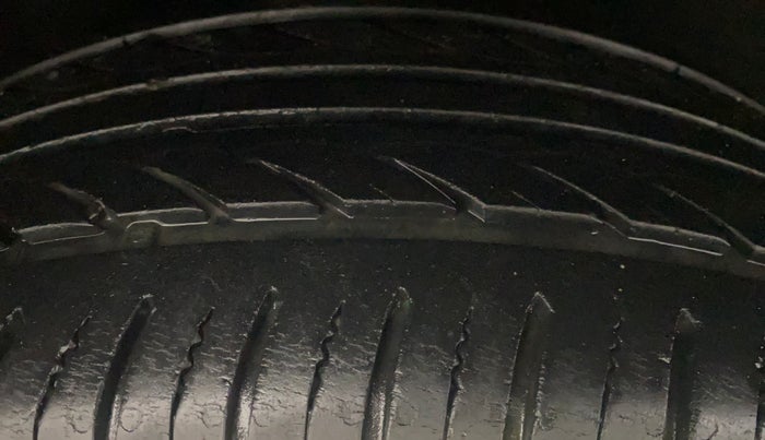 2017 Ford Ecosport TITANIUM 1.5L PETROL AT, Petrol, Automatic, 42,467 km, Right Rear Tyre Tread