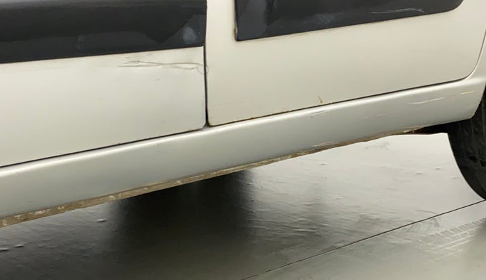 2018 Maruti Wagon R 1.0 LXI, CNG, Manual, 63,841 km, Left running board - Minor scratches