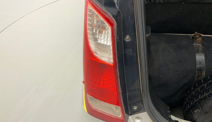 2018 Maruti Wagon R 1.0 LXI, CNG, Manual, 63,841 km, Left tail light - Clamp has minor damage