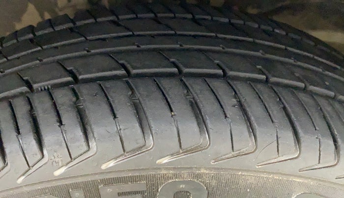 2018 Maruti Wagon R 1.0 LXI, CNG, Manual, 63,841 km, Right Front Tyre Tread
