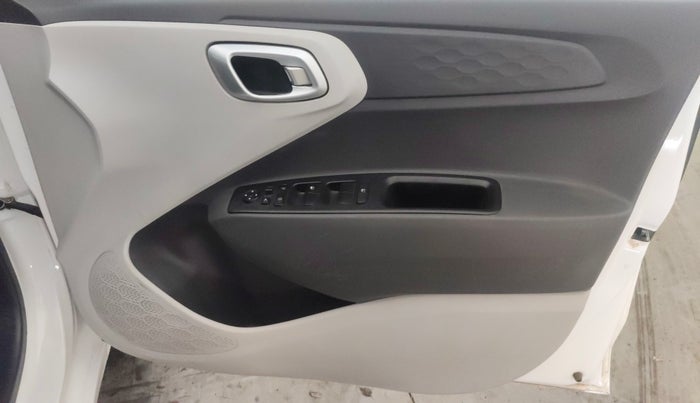 2024 Hyundai GRAND I10 NIOS SPORTZ AMT 1.2 KAPPA VTVT, Petrol, Automatic, 42,465 km, Driver Side Door Panels Control