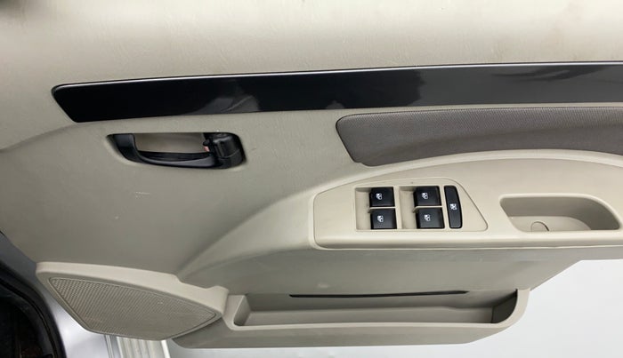 2017 Mahindra Scorpio S4+Intelli Hybrid 2WD, Diesel, Manual, 45,482 km, Driver Side Door Panels Control