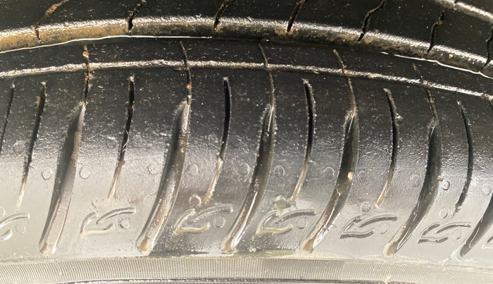 2020 KIA SONET HTK PLUS 1.5, Diesel, Manual, 59,047 km, Left Front Tyre Tread