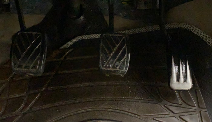 2013 Maruti A Star VXI, CNG, Manual, 53,325 km, Pedals