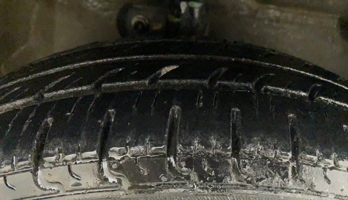 2013 Maruti A Star VXI, CNG, Manual, 53,325 km, Right Front Tyre Tread