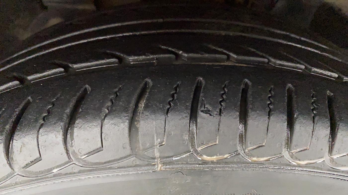 2019 Ford Ecosport 1.5TITANIUM TDCI, Diesel, Manual, 27,173 km, Left Front Tyre Tread