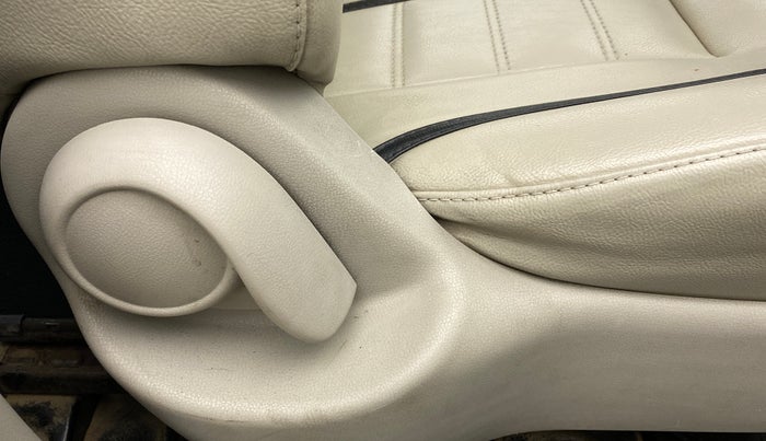 2015 Renault Pulse RXL ABS DIESEL, Diesel, Manual, 79,731 km, Driver Side Adjustment Panel