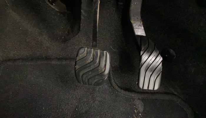 2023 Renault TRIBER RXZ AMT, Petrol, Automatic, 39,416 km, Pedals