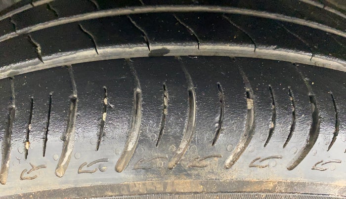 2023 Renault TRIBER RXZ AMT, Petrol, Automatic, 39,416 km, Left Front Tyre Tread