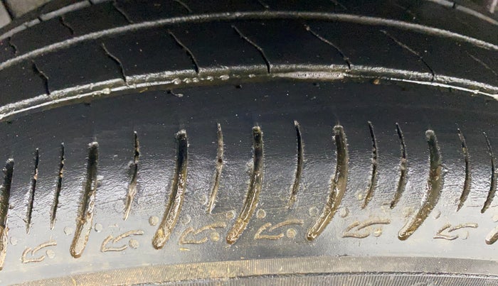 2023 Renault TRIBER RXZ AMT, Petrol, Automatic, 39,416 km, Right Rear Tyre Tread