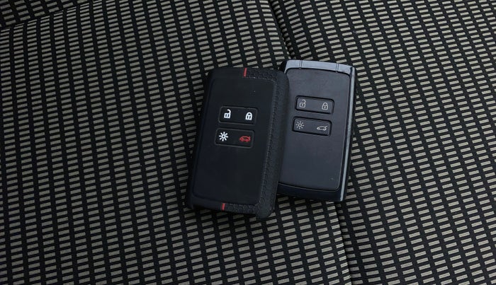 2023 Renault TRIBER RXZ AMT, Petrol, Automatic, 39,416 km, Key Close Up