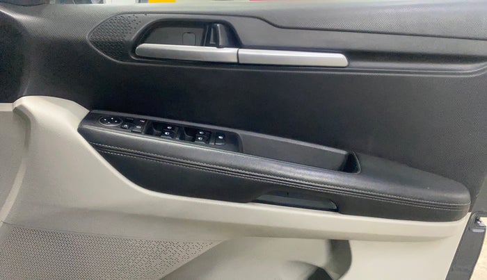 2020 KIA SONET HTX 1.5, Diesel, Manual, 62,059 km, Driver Side Door Panels Control