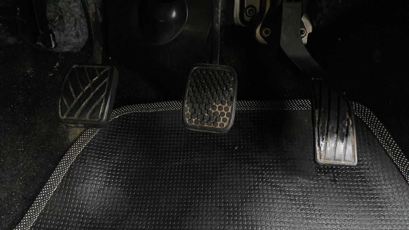 2014 Maruti Swift VDI, Diesel, Manual, 1,02,991 km, Pedals