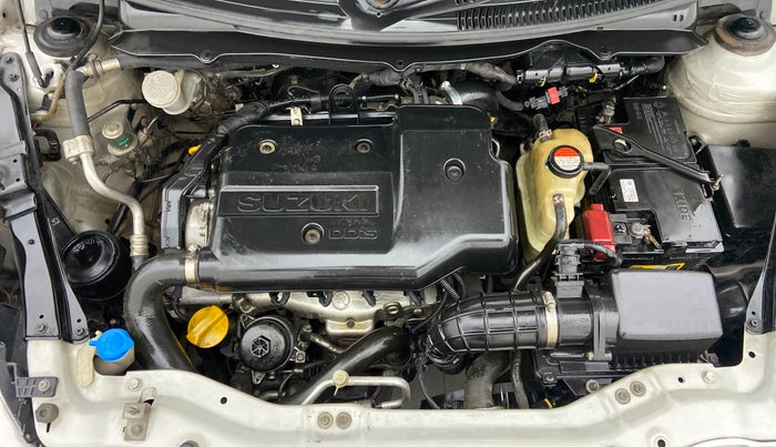 2014 Maruti Swift VDI, Diesel, Manual, 1,02,991 km, Open Bonet