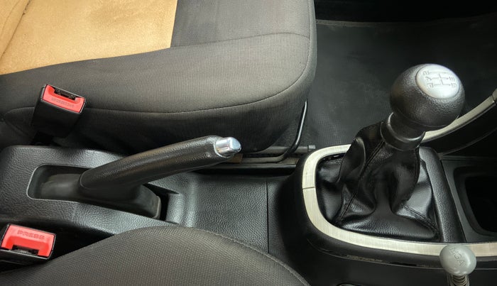 2014 Maruti Swift VDI, Diesel, Manual, 1,02,991 km, Gear Lever