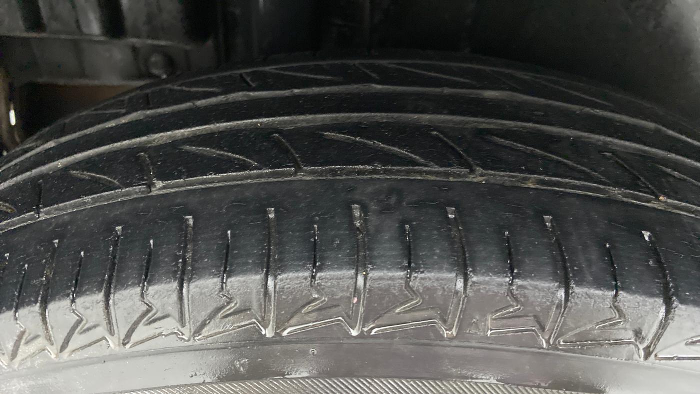 2014 Maruti Swift VDI, Diesel, Manual, 1,02,991 km, Right Rear Tyre Tread