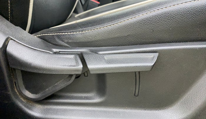 2020 KIA SONET HTK PLUS 1.2, Petrol, Manual, 61,598 km, Driver Side Adjustment Panel