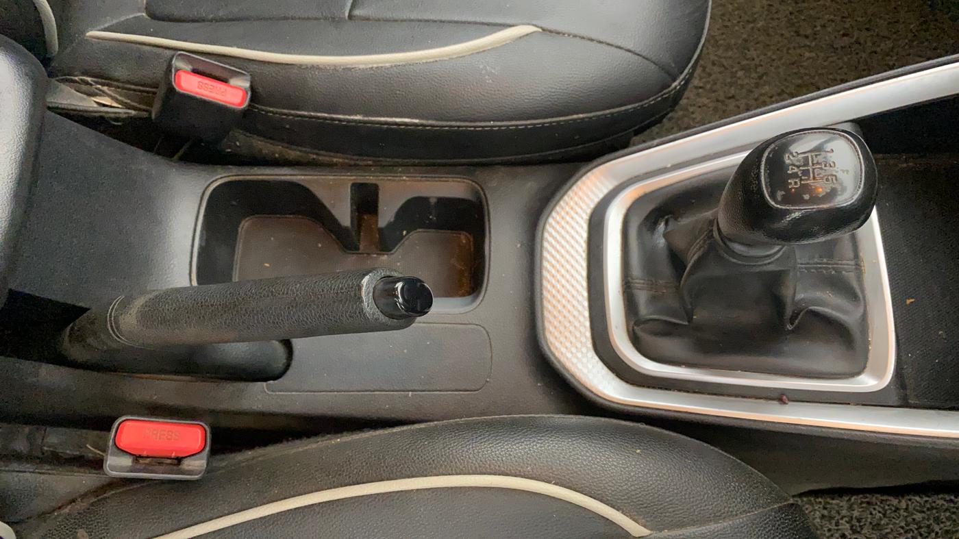 2020 KIA SONET HTK PLUS 1.2, Petrol, Manual, 61,916 km, Gear Lever