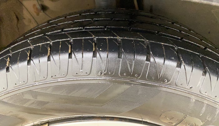 2020 KIA SONET HTK PLUS 1.2, Petrol, Manual, 61,598 km, Right Front Tyre Tread