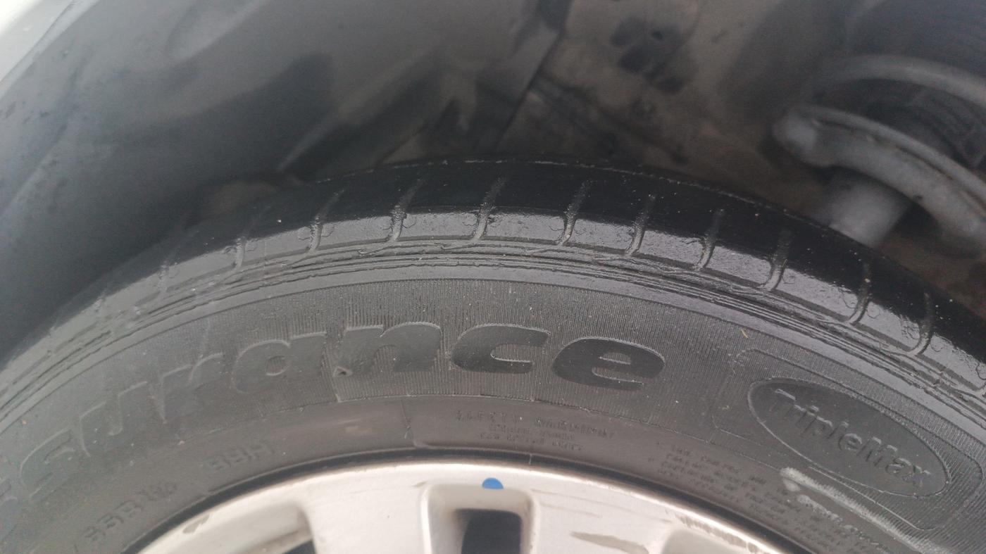2017 Maruti Ertiga ZXI, Petrol, Manual, 88,428 km, Left Front Tyre Tread