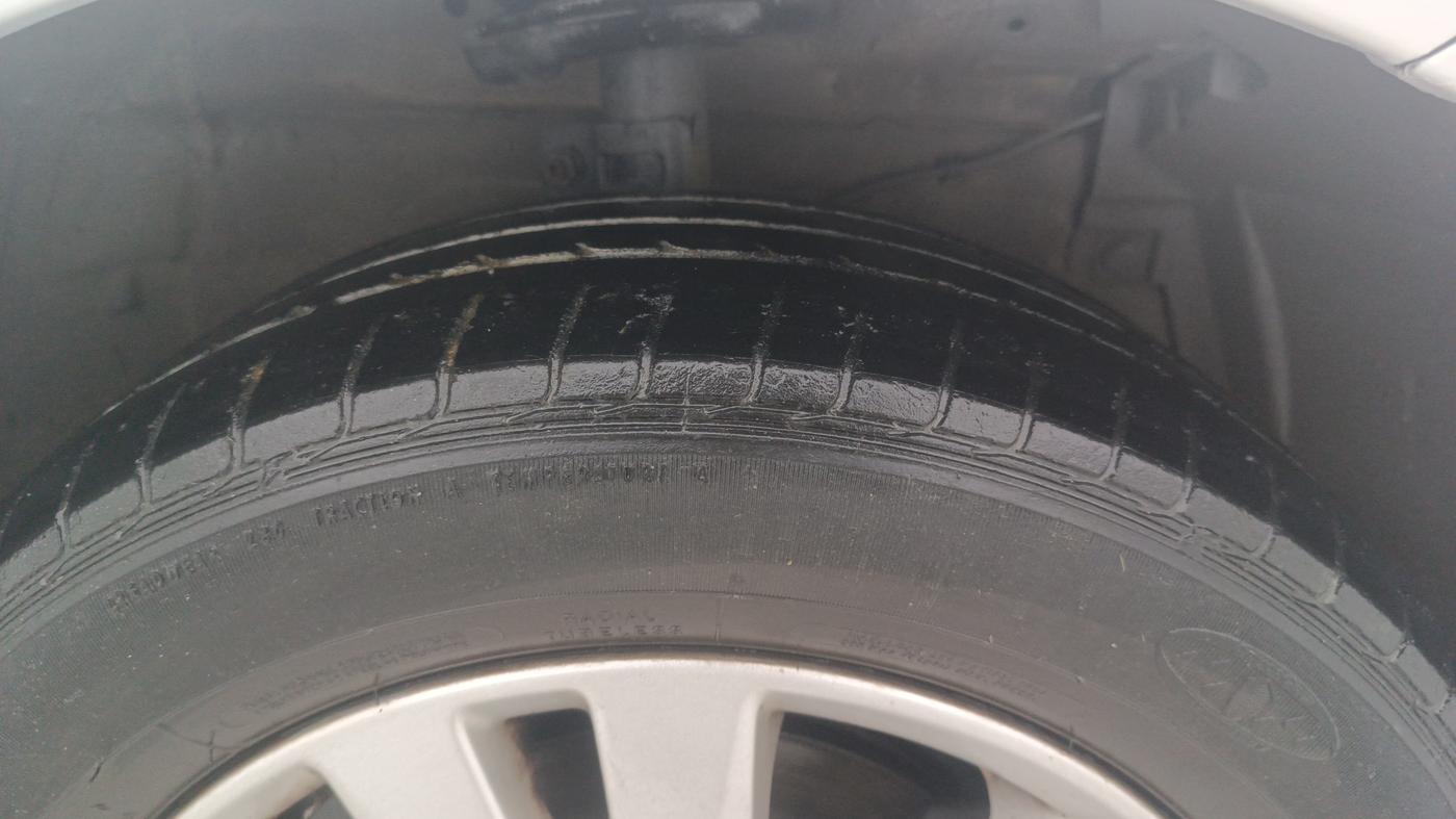 2017 Maruti Ertiga ZXI, Petrol, Manual, 88,428 km, Right Front Tyre Tread