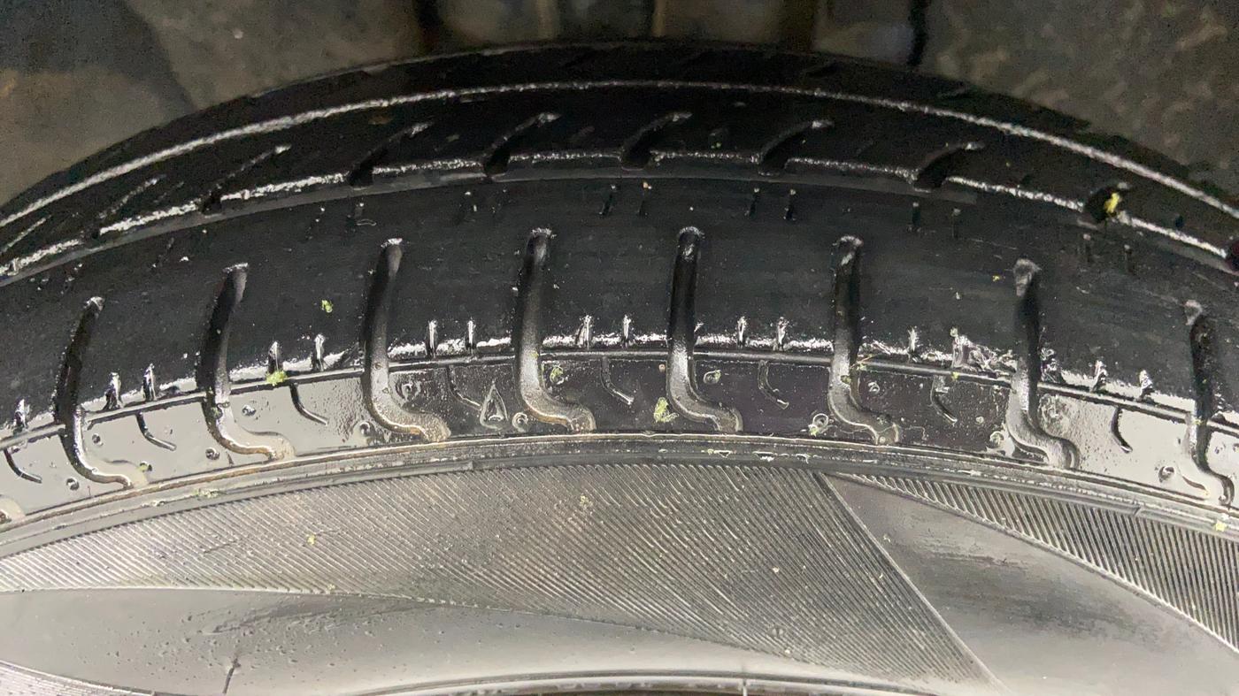 2017 Renault Kwid CLIMBER 1.0 AT, Petrol, Automatic, 30,361 km, Right Front Tyre Tread
