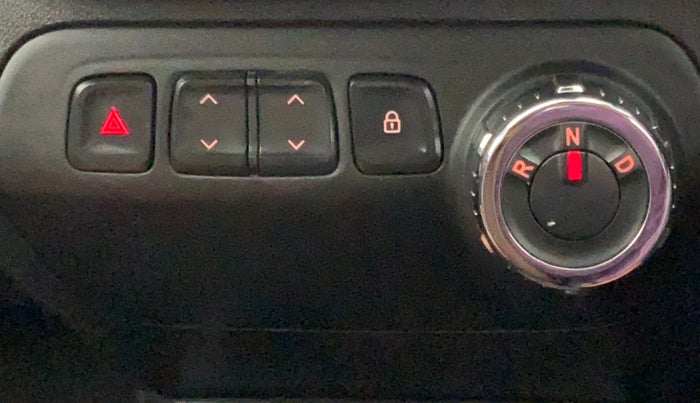 2017 Renault Kwid CLIMBER 1.0 AT, Petrol, Automatic, 30,361 km, Gear Lever