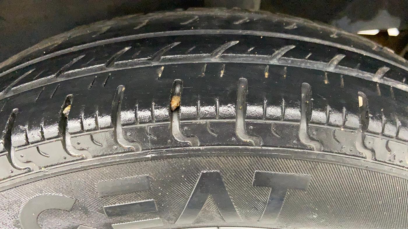 2017 Renault Kwid CLIMBER 1.0 AT, Petrol, Automatic, 30,361 km, Left Rear Tyre Tread