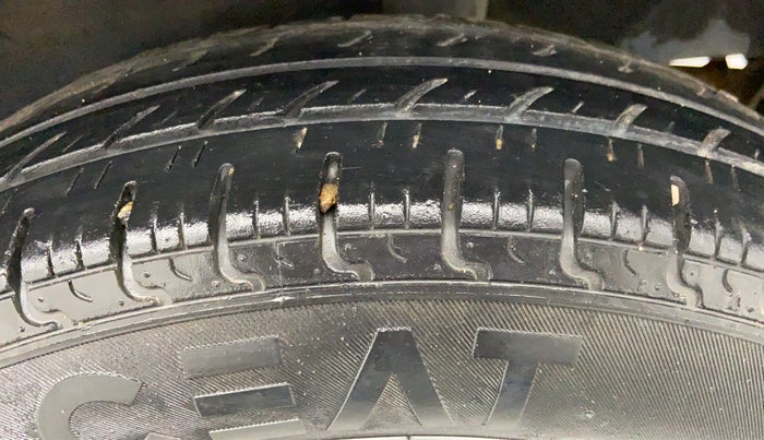 2017 Renault Kwid CLIMBER 1.0 AT, Petrol, Automatic, 30,361 km, Left Rear Tyre Tread