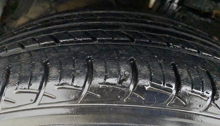2013 Maruti Swift ZXI D, Petrol, Manual, 60,389 km, Right Front Tyre Tread