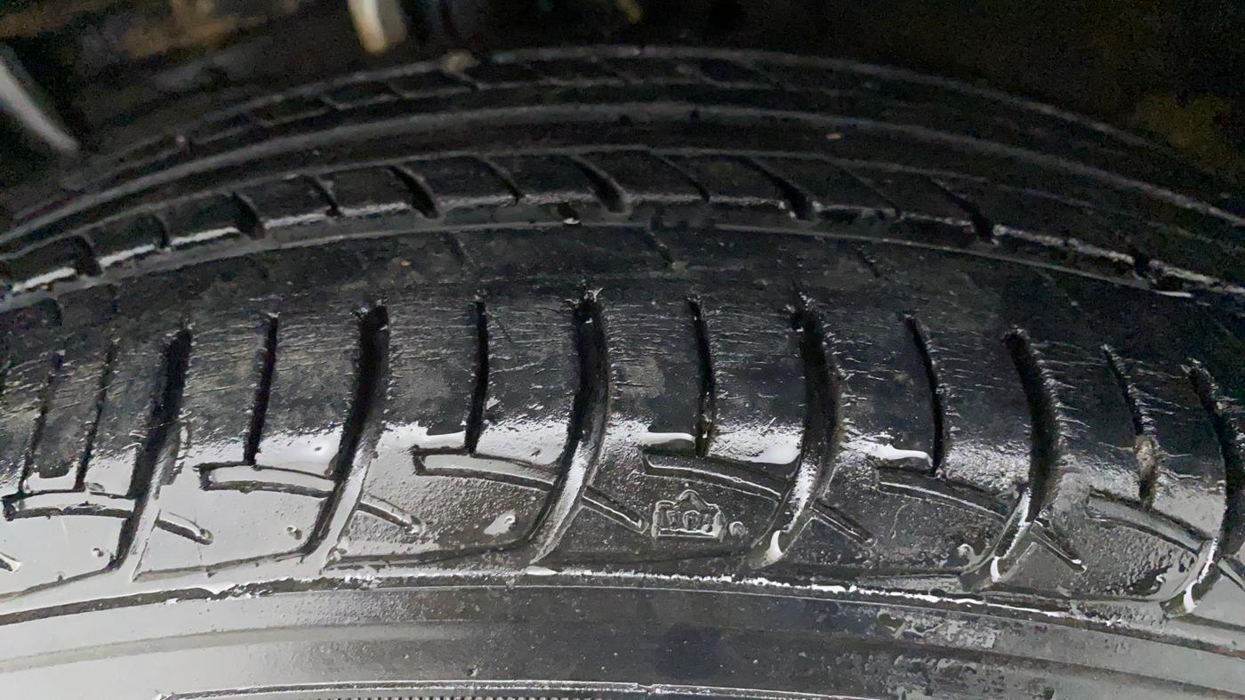 2013 Maruti Swift ZXI D, Petrol, Manual, 60,389 km, Left Rear Tyre Tread