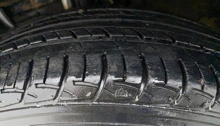 2013 Maruti Swift ZXI D, Petrol, Manual, 60,389 km, Left Rear Tyre Tread