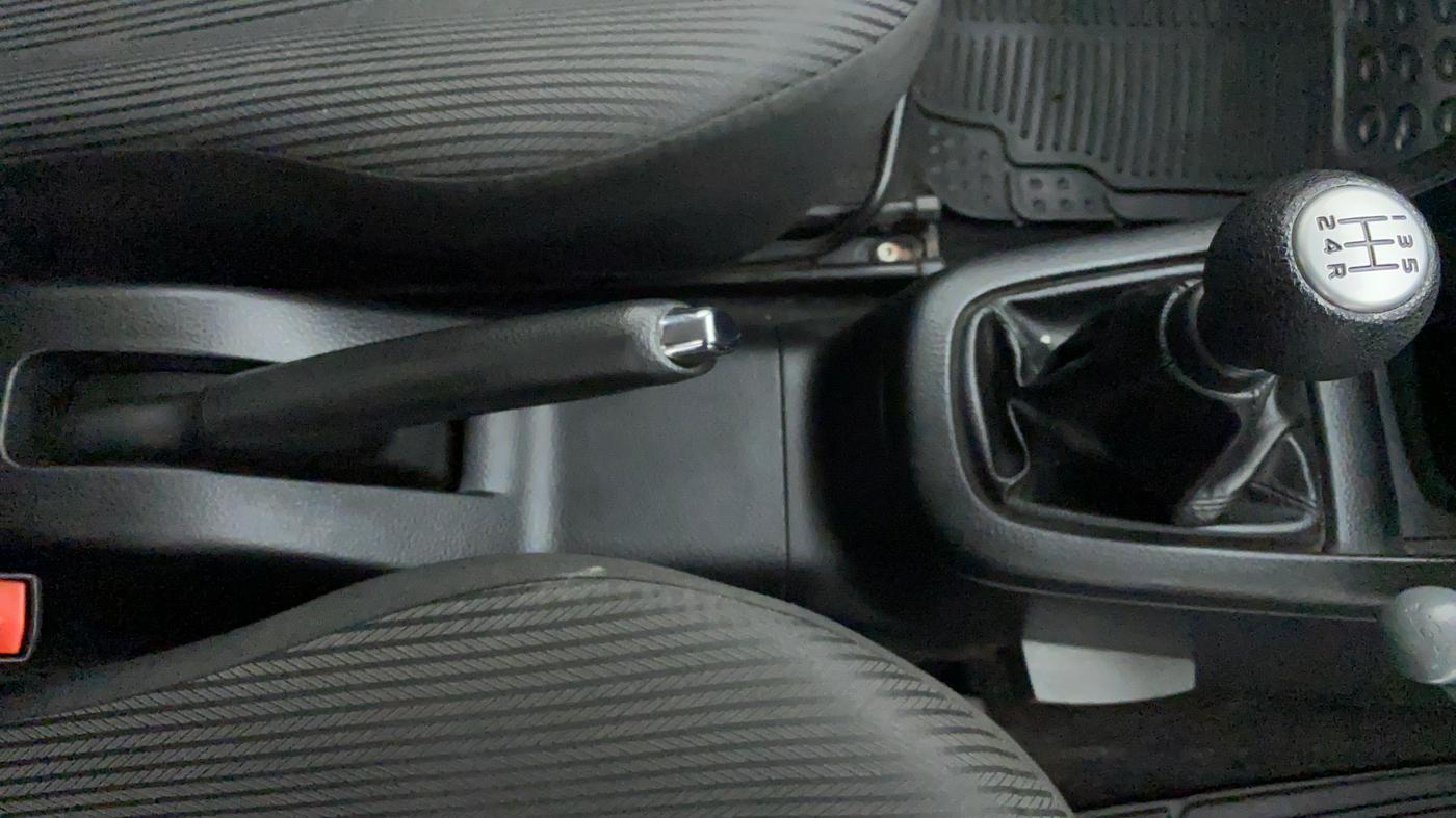 2013 Maruti Swift ZXI D, Petrol, Manual, 60,389 km, Gear Lever